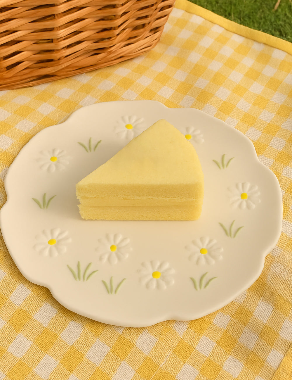 Picnic Time Embossed Daisy Plate